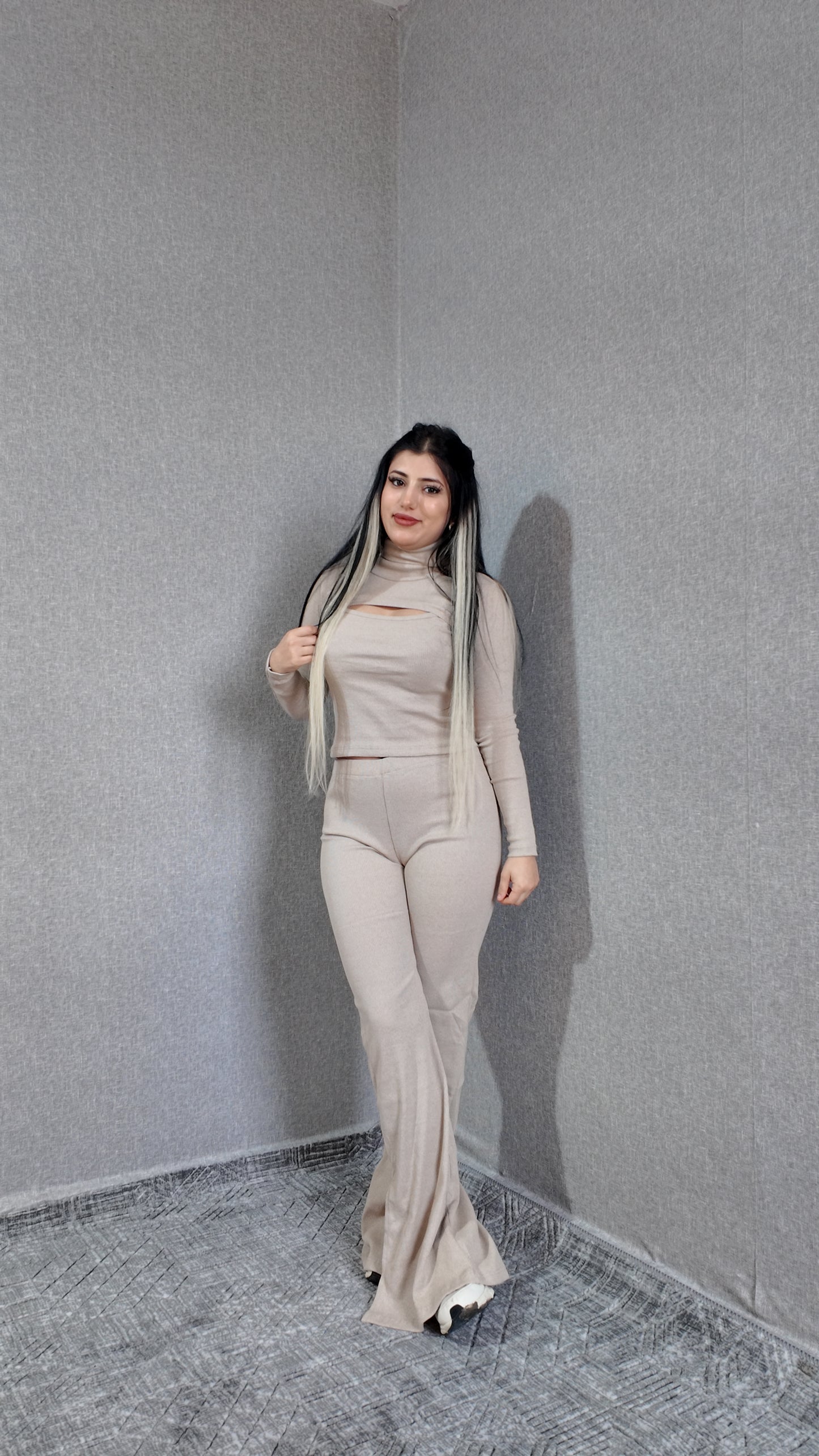 Göğüs Dekolteli Kaşkorse Takım Bej